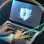 Un hacker descifra el código de seguridad de un portátil